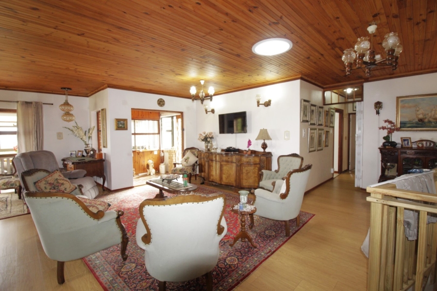 6 Bedroom Property for Sale in Paradise Beach Eastern Cape